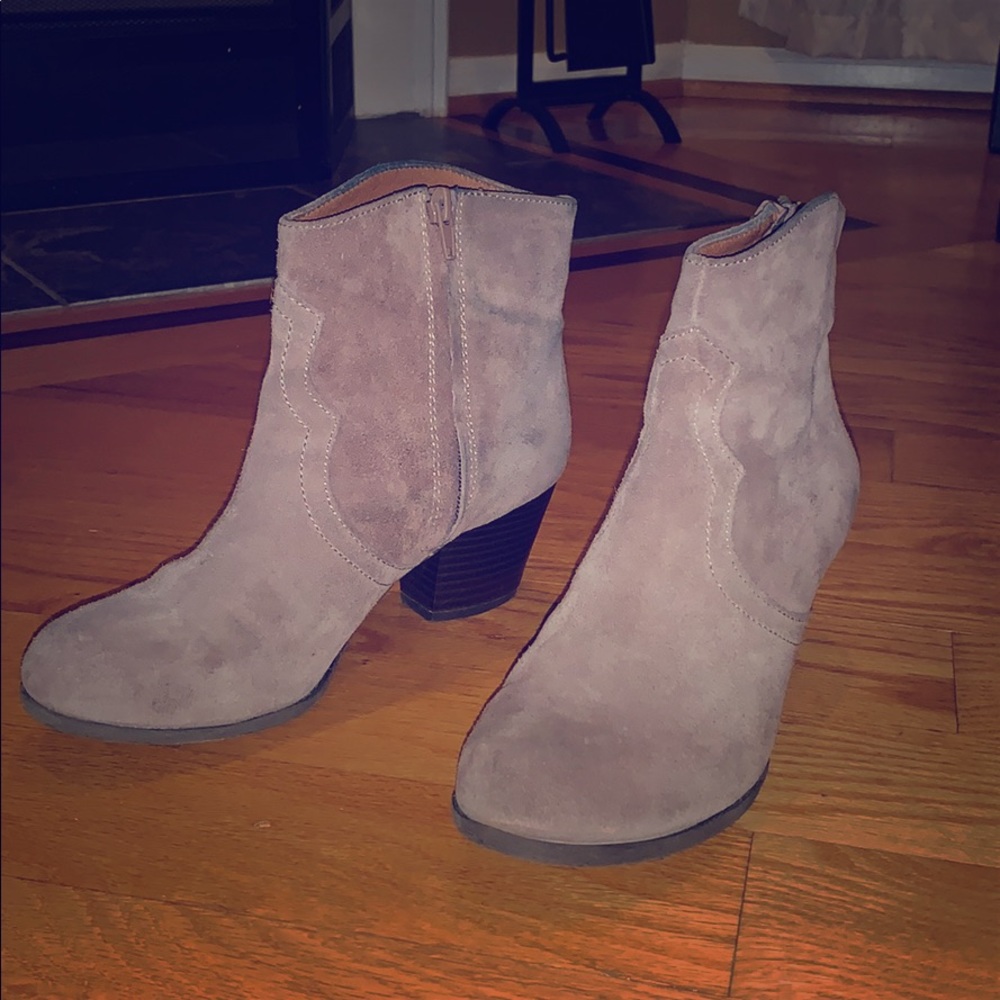 Lucky Taupe suede ankle boots💃🏼💃🏼